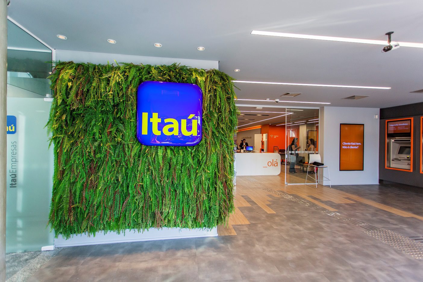 ITAÚ: CLIENTE E BANCÁRIOS NO ESCURO E COM CALOR - Sindicato dos Bancários  de Itabuna e Região